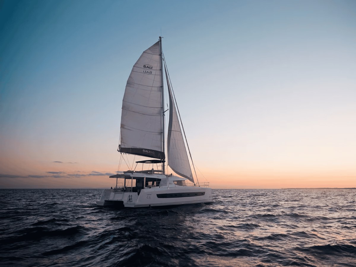 Catamaran Bali 4.6 under sail