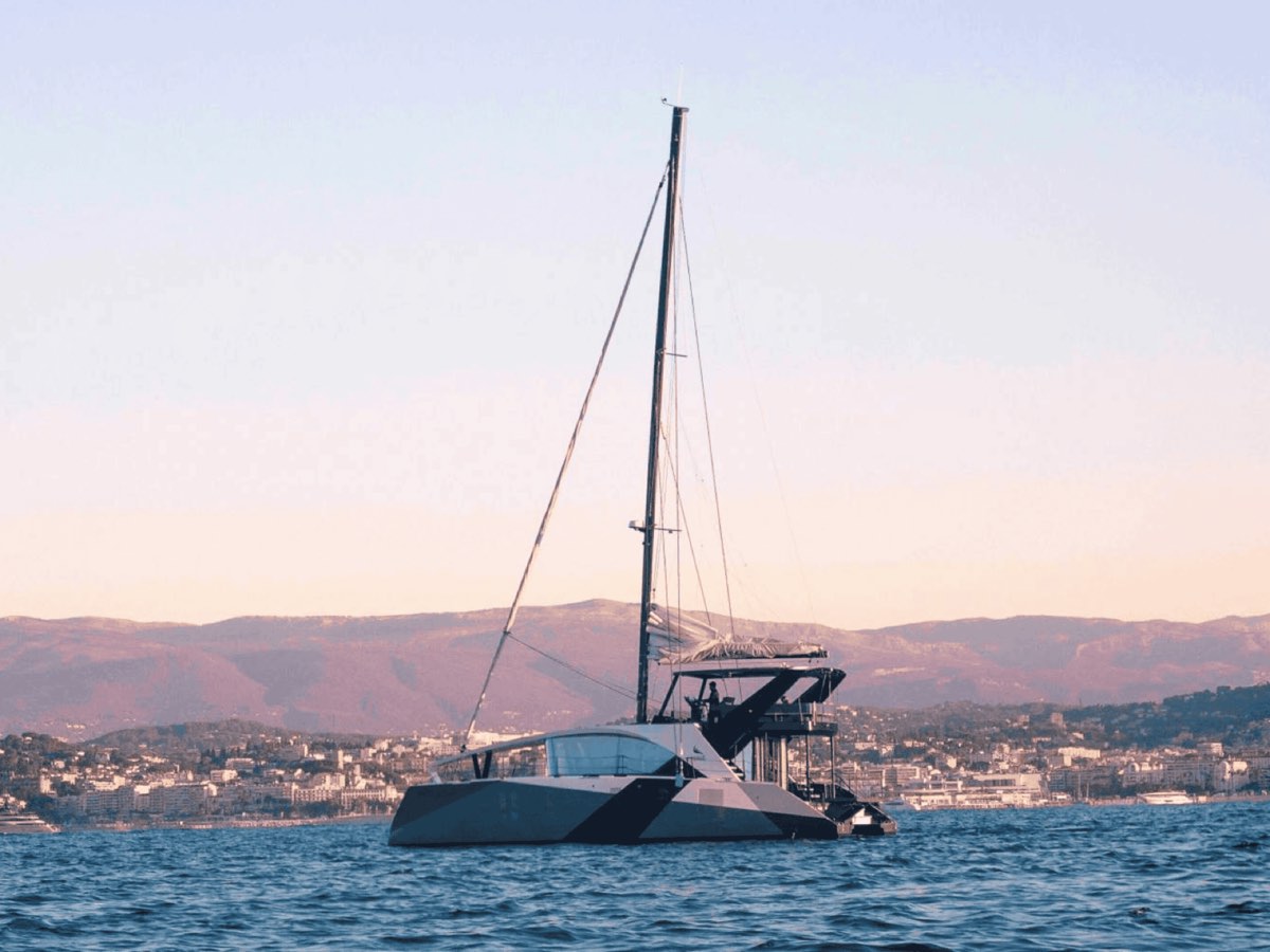 Catamaran Wave 50 under sail