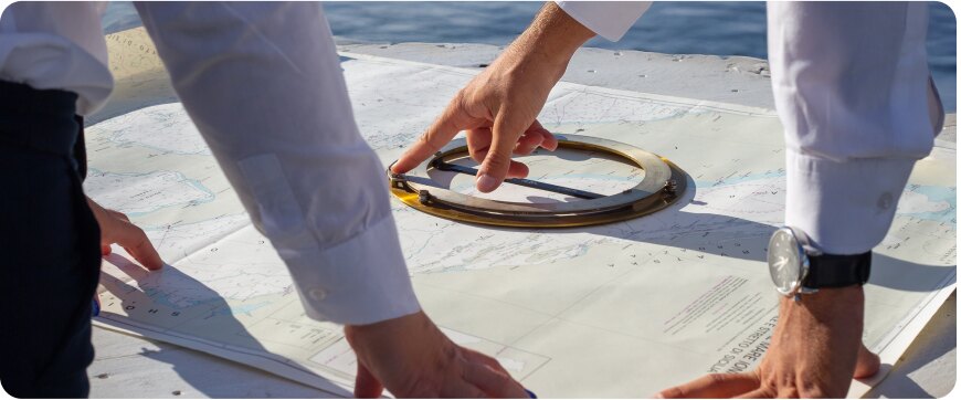 Hands on a winch during a manoeuvre